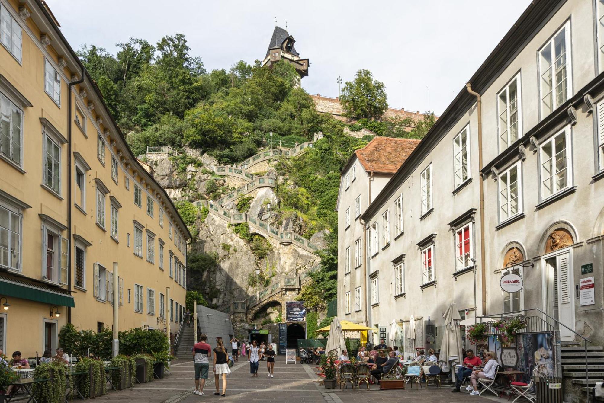 Apartment Serenity By Hero Homes - Ruhige Und Zentrale Lage Im Historischen Zentrum Mit Lift & Self-check-in Graz